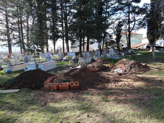 67 Yıldır Evli Çifti Birer Gün Araya Korona Virüsten Hayatını Kaybetti