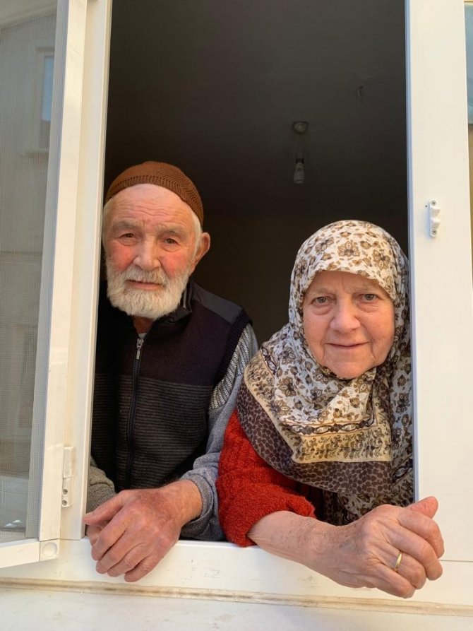 67 Yıldır Evli Çifti Birer Gün Araya Korona Virüsten Hayatını Kaybetti