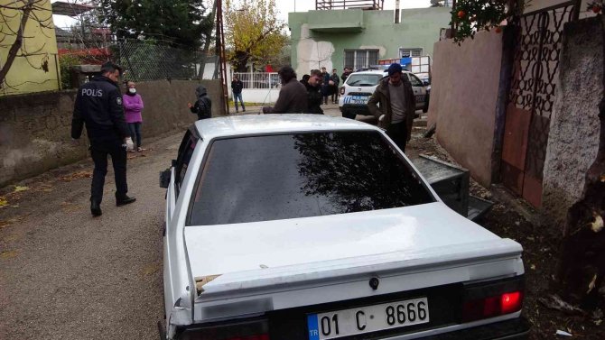 "Dur" İhtarına Uymadı, Polis Aracına Çarpıp Kaçtı