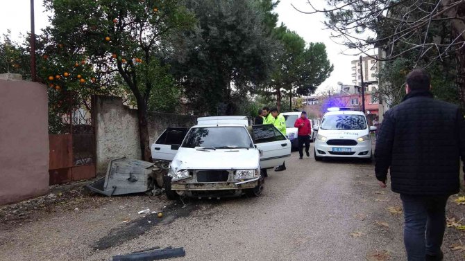 "Dur" İhtarına Uymadı, Polis Aracına Çarpıp Kaçtı