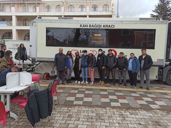 Şuhut’ta Öğrencilerden Kan Bağışına Yoğun İlgi