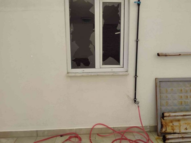 Kirasını Arttıran Ev Sahibine Sinirlenip, Satırla Apartmanda Dehşet Yaşattı