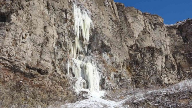 Donan Şelale Pamukkale’yi Andırdı