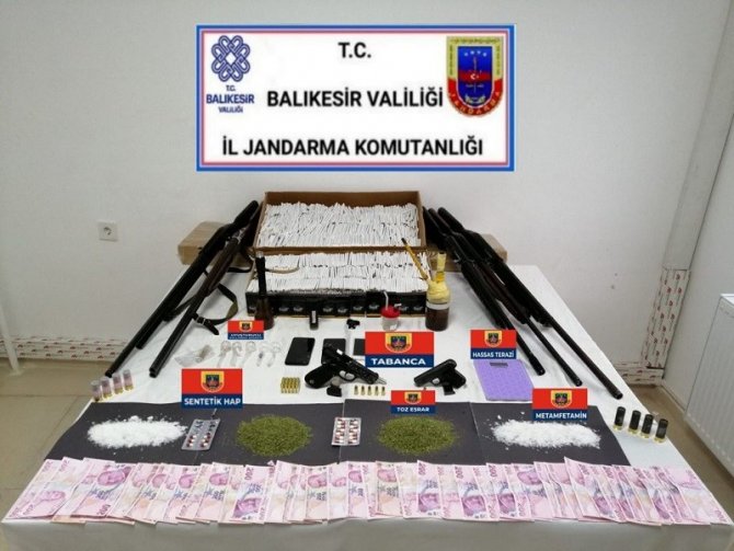 Balıkesir’de Jandarmadan Uyuşturucu Operasyonu: 12 Gözaltı
