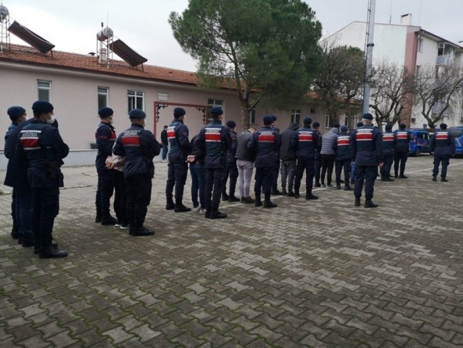 Balıkesir’de Jandarmadan Uyuşturucu Operasyonu: 12 Gözaltı