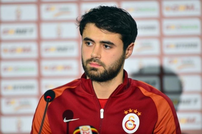 Bir Dönem Galatasaray Forması Da Giyen Konyasporlu Futbolcu Ahmet Çalık, Trafik Kazasında Hayatını Kaybetti.