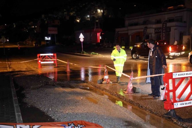 Başkan Aras, Su Taşkını Yaşanan Bölgelerde İncelemelerde Bulundu