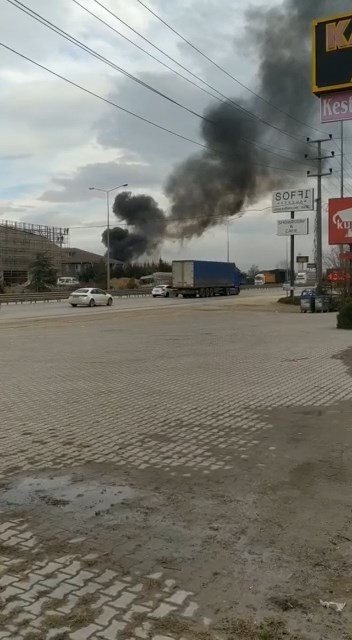Geri Dönüşüm Tesisinde Korkutan Yangın