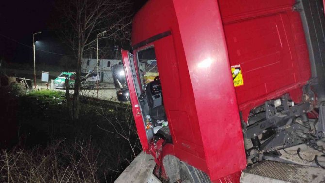 3’ü Üniversiteli Kız Olan 5 Kişinin Öldüğü Kazada Tır Sürücüsünün İfadesi Ortaya Çıktı