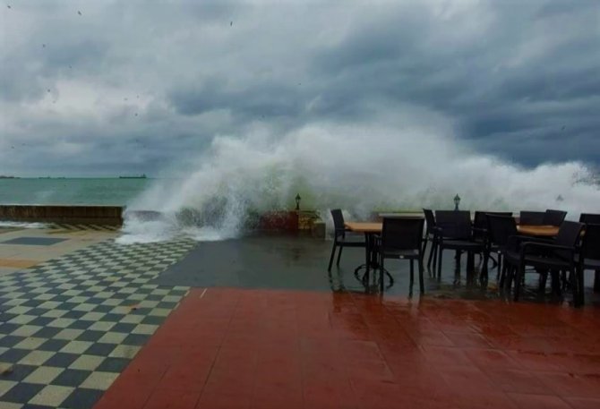 Tekirdağ’da Dev Dalgalar