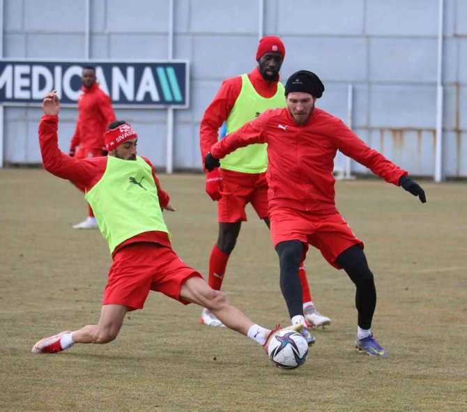 Sivasspor, Lider Trabzon Maçına Hazırlanıyor