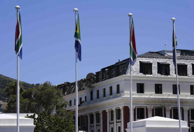 Güney Afrika Parlamentosundaki Yangının Şüphelisine "Terör" Suçlaması