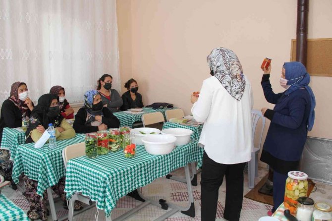 Isparta’da 723 Kadın Çiftçiye Eğitim Veriliyor