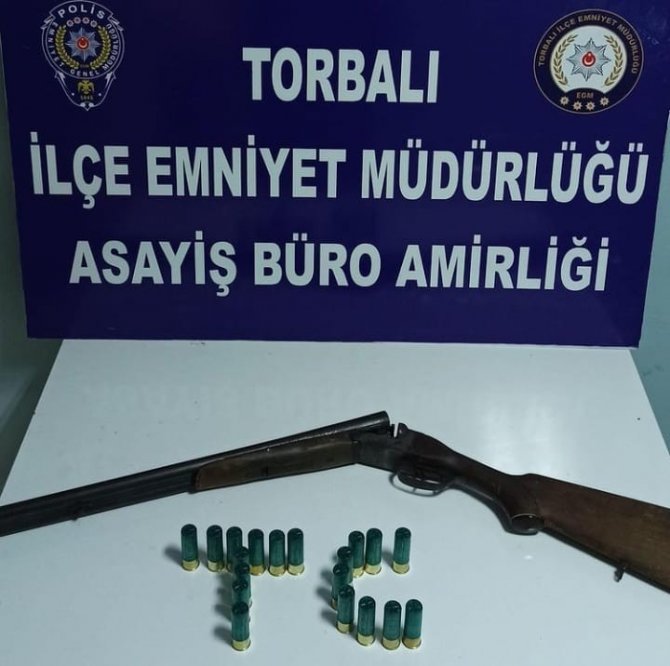İ̇zmir’de İş Yerinde 2 Kilonun Üzerinde Uyuşturucu Ele Geçirildi