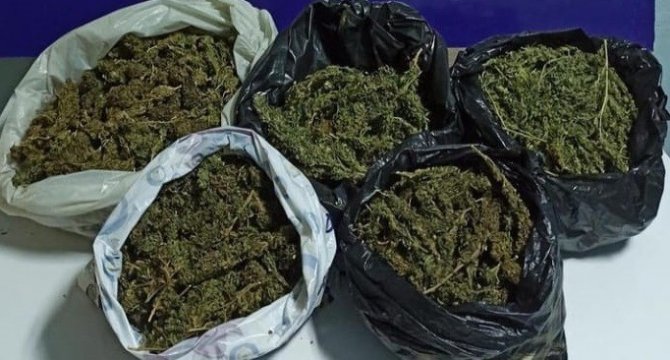 İ̇zmir’de İş Yerinde 2 Kilonun Üzerinde Uyuşturucu Ele Geçirildi