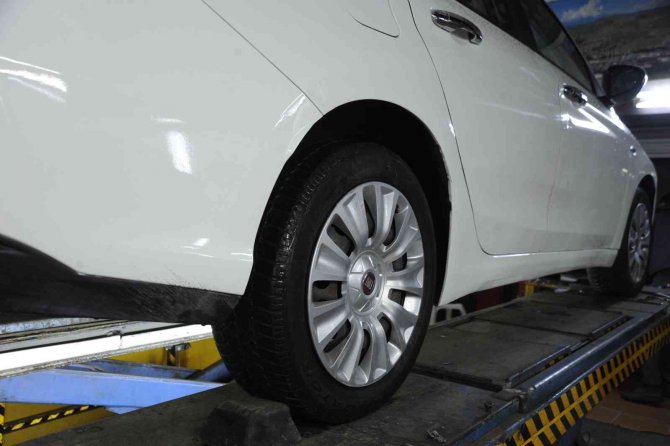 Kar Kapıya Dayandı, Lastikçilerde Yoğun Mesai