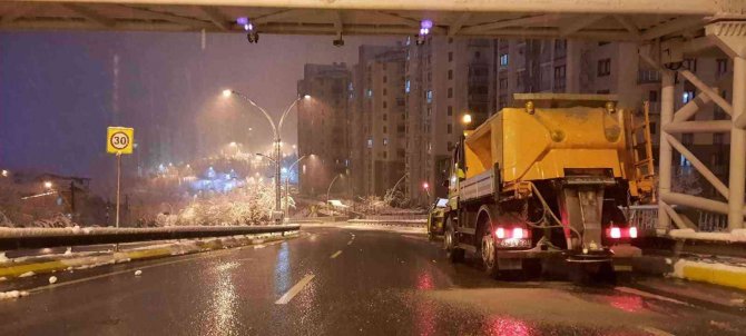 Büyükşehirin Karla Mücadele Ekipleri Hazır