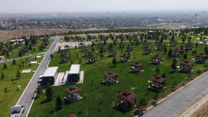 Selçuklu Belediyesi Yeşil Dokuyu 12 Yeni Parkla Güçlendirdi