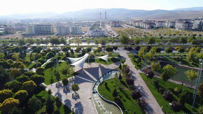 Selçuklu Belediyesi Yeşil Dokuyu 12 Yeni Parkla Güçlendirdi