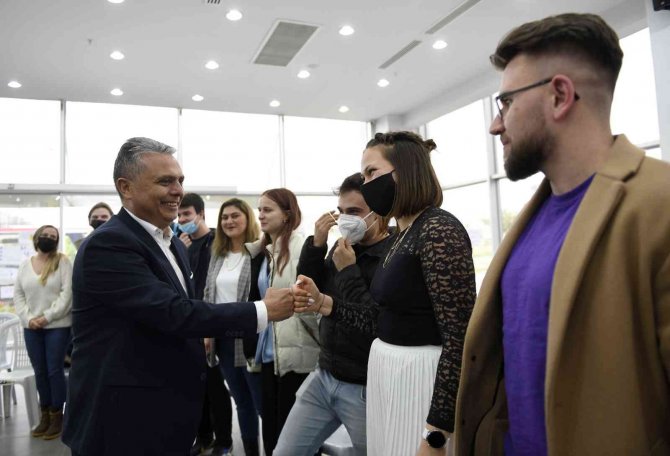 Erasmus Programı İle Antalya’ya Gelen Gençler, Şehrin Temizliğine Dikkat Çekti