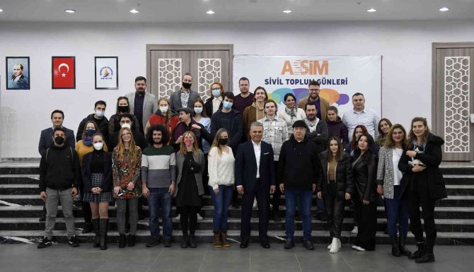 Erasmus Programı İle Antalya’ya Gelen Gençler, Şehrin Temizliğine Dikkat Çekti