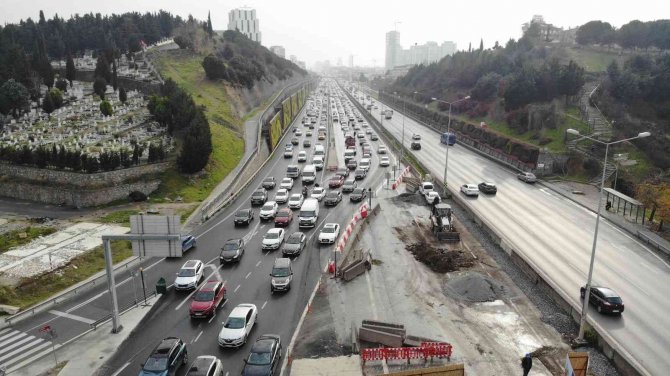 Maltepe’deki Kavşak Projesinde Az İş, Çok Trafik
