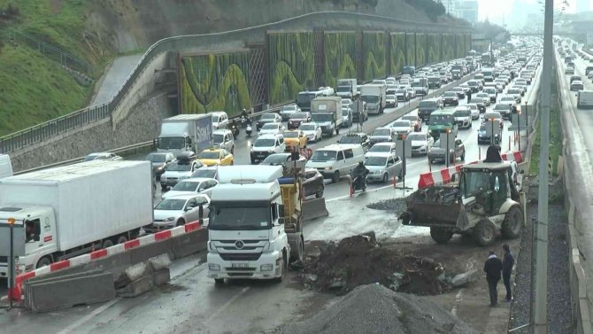 Maltepe’deki Kavşak Projesinde Az İş, Çok Trafik