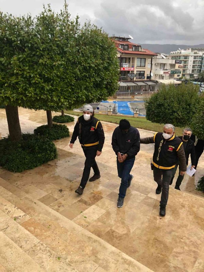 Kız Öğrencilere Tacizde Bulunan Şahıs Tutuklandı