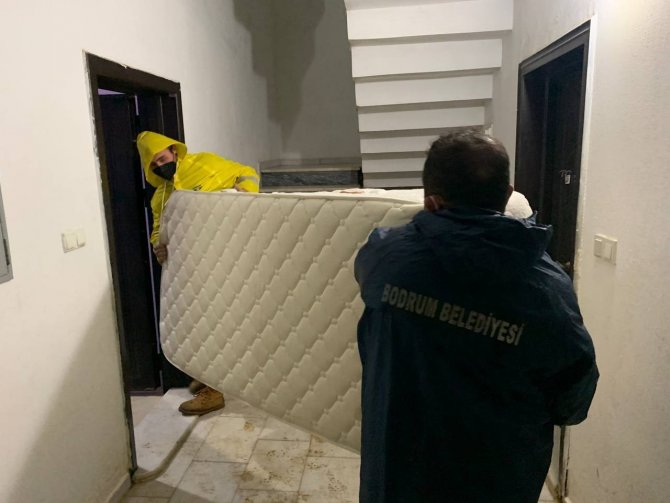 Bodrum’da Kırmızı Alarm: Ekipler Teyakkuza Geçti, ’Dışarı Çıkmayın’ Uyarısı Yapıldı