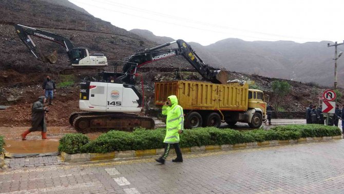 Muğla İ̇l Emniyet Müdürü Dilberoğlu, Sağanak Yağışın Etkili Olduğu Bölgelerde İncelemelerde Bulundu