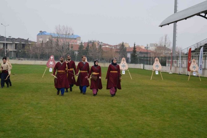 Okçular Hedefi Şaşırmadı