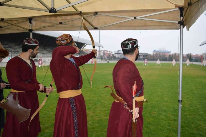 Okçular Hedefi Şaşırmadı