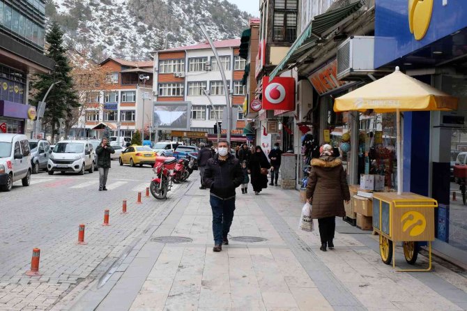 Vaka Sayısı En Fazla Artan İller Arasında Yer Alan Gümüşhane’de Hastaneye Başvuran Hasta Sayısının Az Olması Dikkat Çekiyor