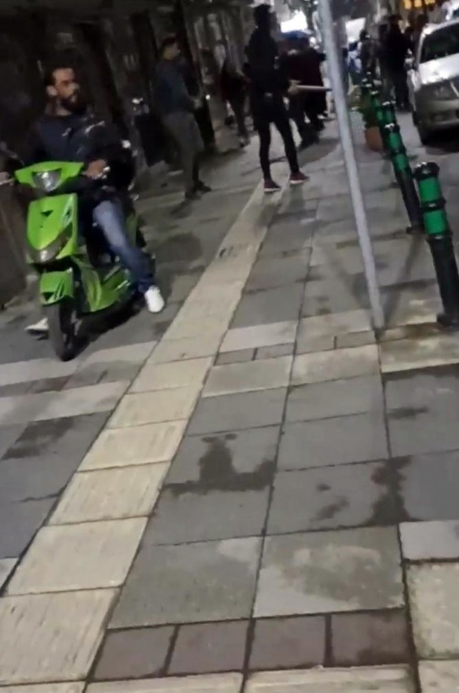 Yabancı Uyruklu Şahıslar Cadde Ortasında Birbirine Girdi