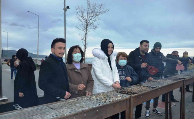 Samsun’da Hamsi Festivali: 2 Saatte 2 Ton Hamsi Tüketildi