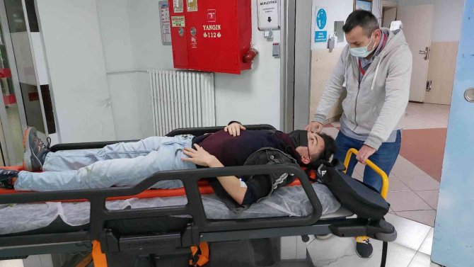 Köpeklerin Kovaladığı Üniversite Öğrencisi Duvardan Atladı, Hastanelik Oldu