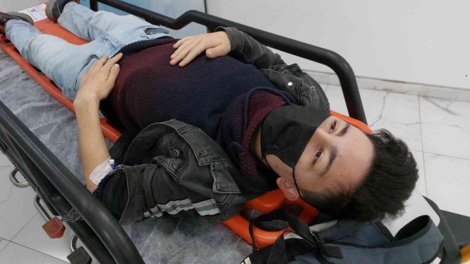 Köpeklerin Kovaladığı Üniversite Öğrencisi Duvardan Atladı, Hastanelik Oldu