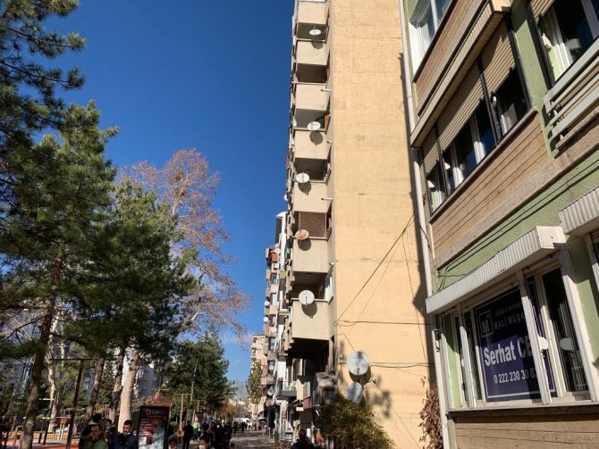 Yasal Düzenlemeye Rağmen Anten Kirliliği Devam Ediyor