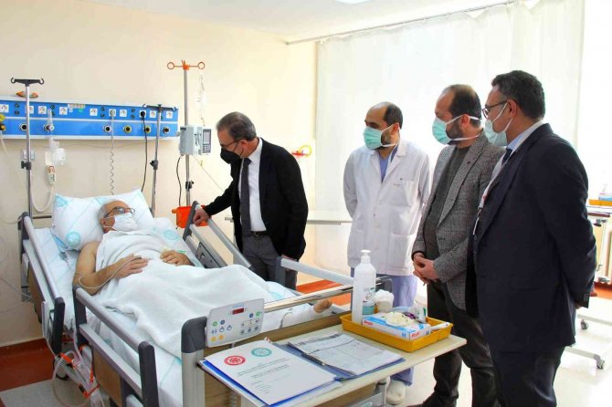 Aynı Anda İki Hastaya Böbrek Nakli Yapıldı