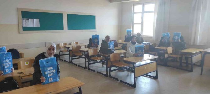 Kitap Dostu Başkanın En Ücra İlçelere Kitap Desteği Devam Ediyor