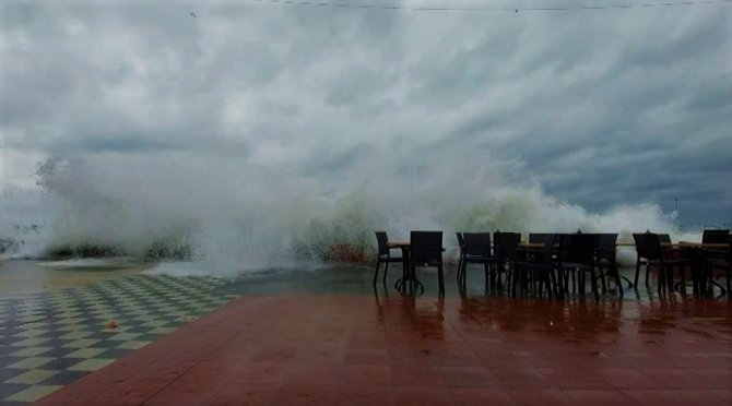 Tekirdağ’da Dev Dalgalar