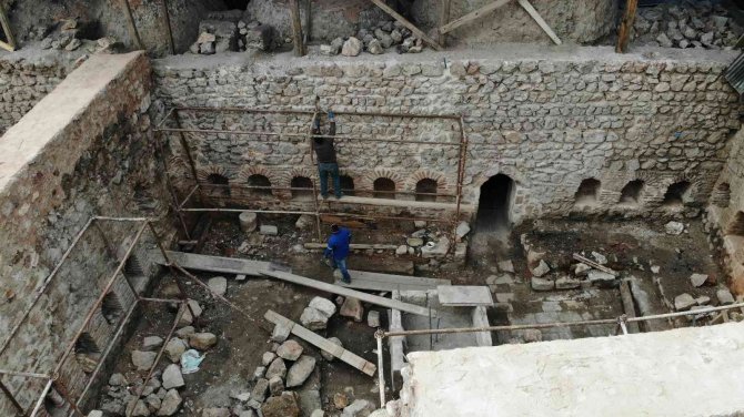 700 Yıllık Hamamda Yeni Bölümler Ortaya Çıktı