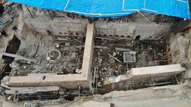700 Yıllık Hamamda Yeni Bölümler Ortaya Çıktı