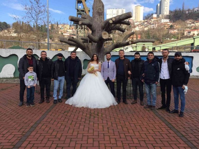 Maden İşçisi, Tunuslu Marva Hamouda’yla Dünya Evine Girdi