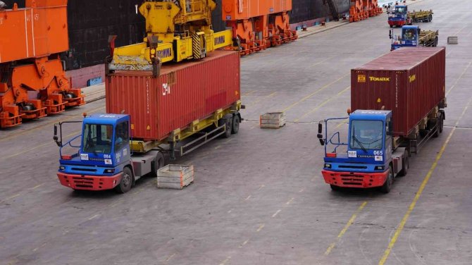 Bakan Karaismailoğlu: “2021’de Elleçlenen Konteyner Miktarı 12,5 Milyon Teu’yu Aştı”