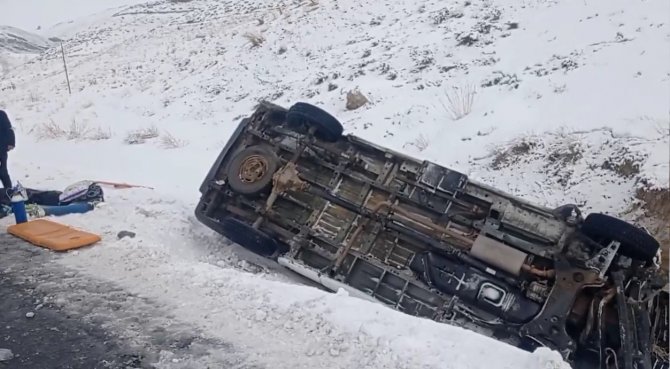 Evde Bakım Hizmeti Alan Kadını Hastaneye Götüren Ambulans Şarampole Yuvarlandı: 1 Ölü, 4 Yaralı