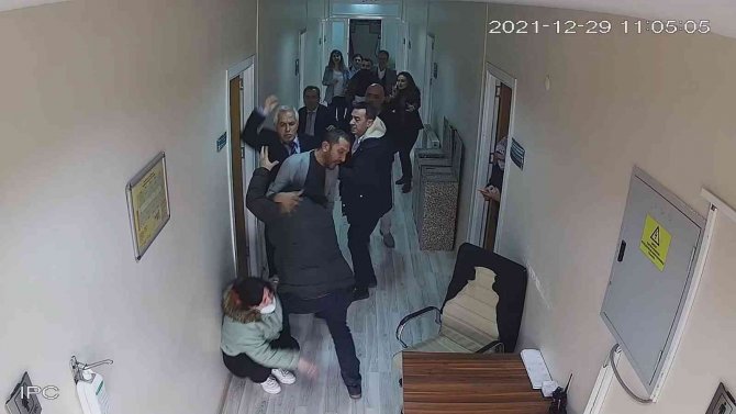 Hasta Yakını İle Hastane Yöneticileri Arasında Kavga
