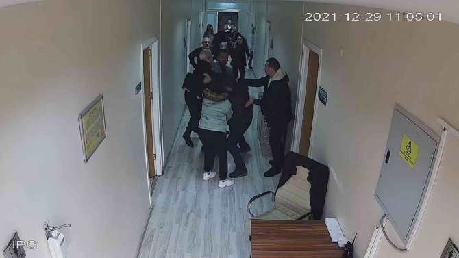 Hasta Yakını İle Hastane Yöneticileri Arasında Kavga