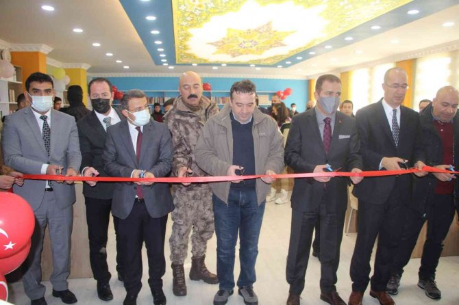 Yüksekova’da ’Hacı Ali Büyüksu Kütüphanesi’ Açıldı