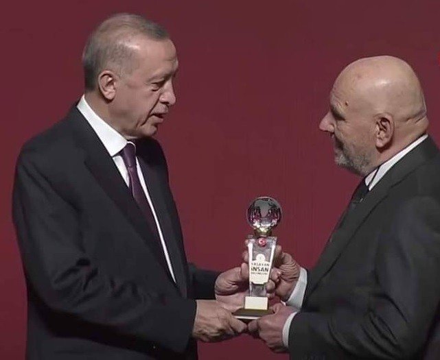68 Yıldır Çamura Şekil Veren Salim Usta ’Yaşayan İ̇nsan Hazineleri’ Ödülünü Cumhurbaşkanın Elinden Aldı